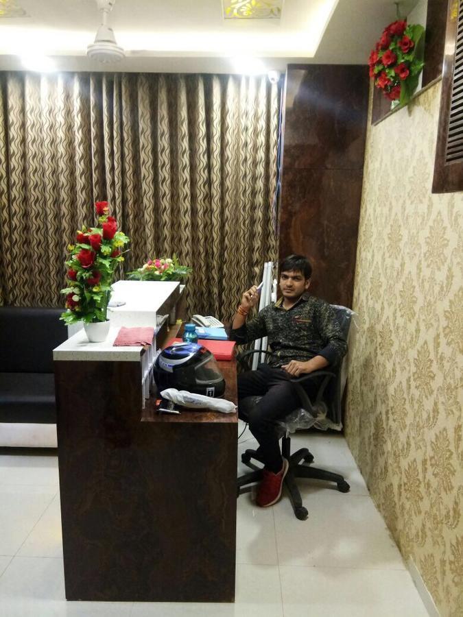 أحمد أباد Hotel Sun Shine المظهر الخارجي الصورة